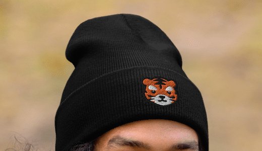 Modische Beanies in verschiedenen Farben und Stilen für warmen Komfort und lässigen Streetwear-Look.