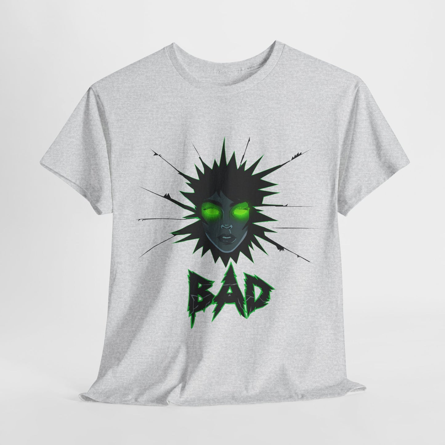 Bad T-Shirt – Mystische Frau mit leuchtend grünen Augen