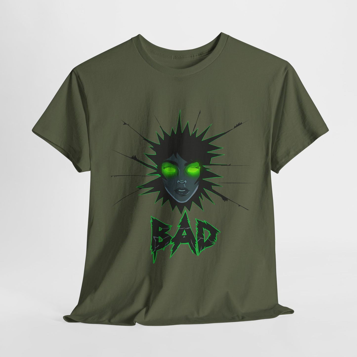 Bad T-Shirt – Mystische Frau mit leuchtend grünen Augen