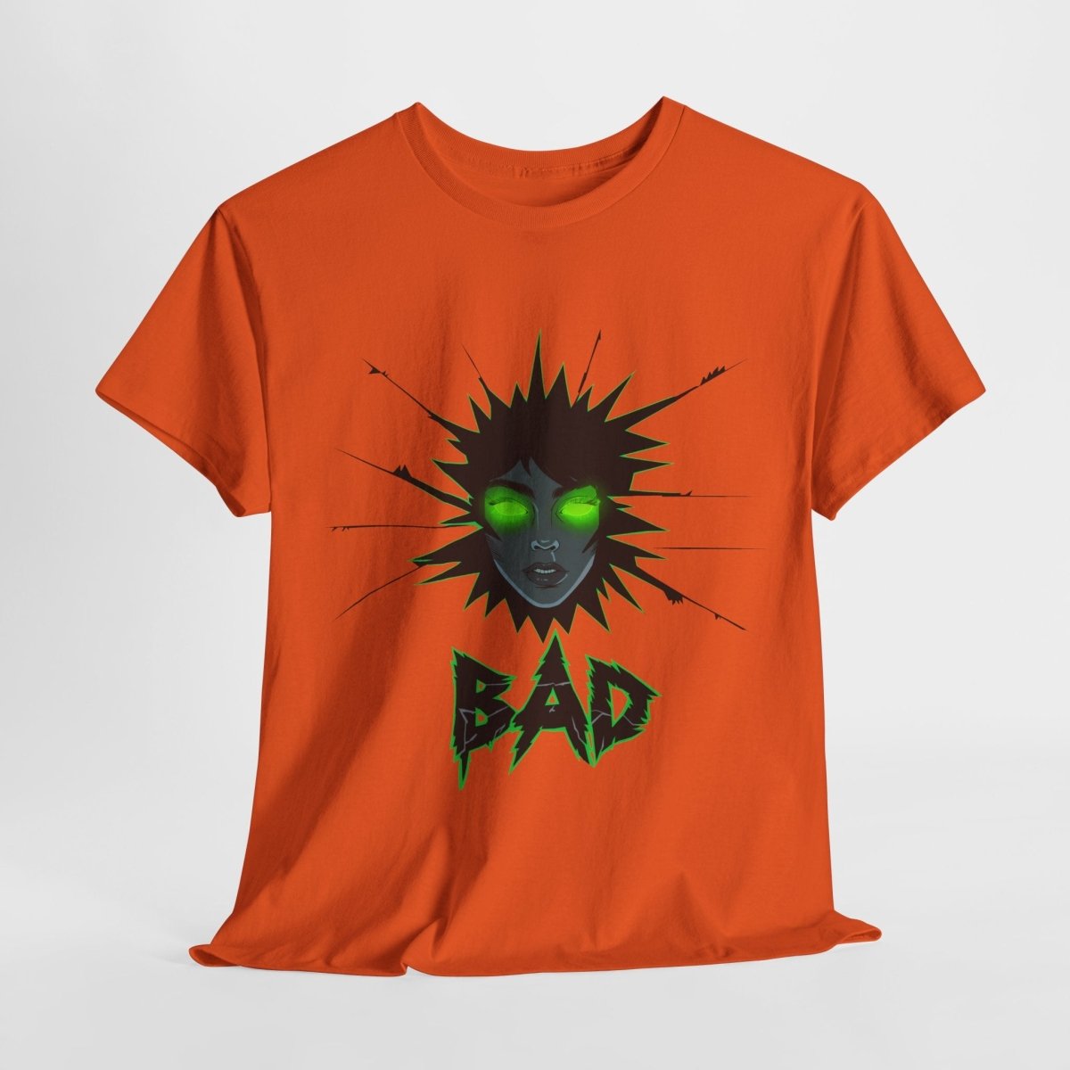 Bad T-Shirt – Mystische Frau mit leuchtend grünen Augen - TeeGerDesign - T-Shirt - Crew neck