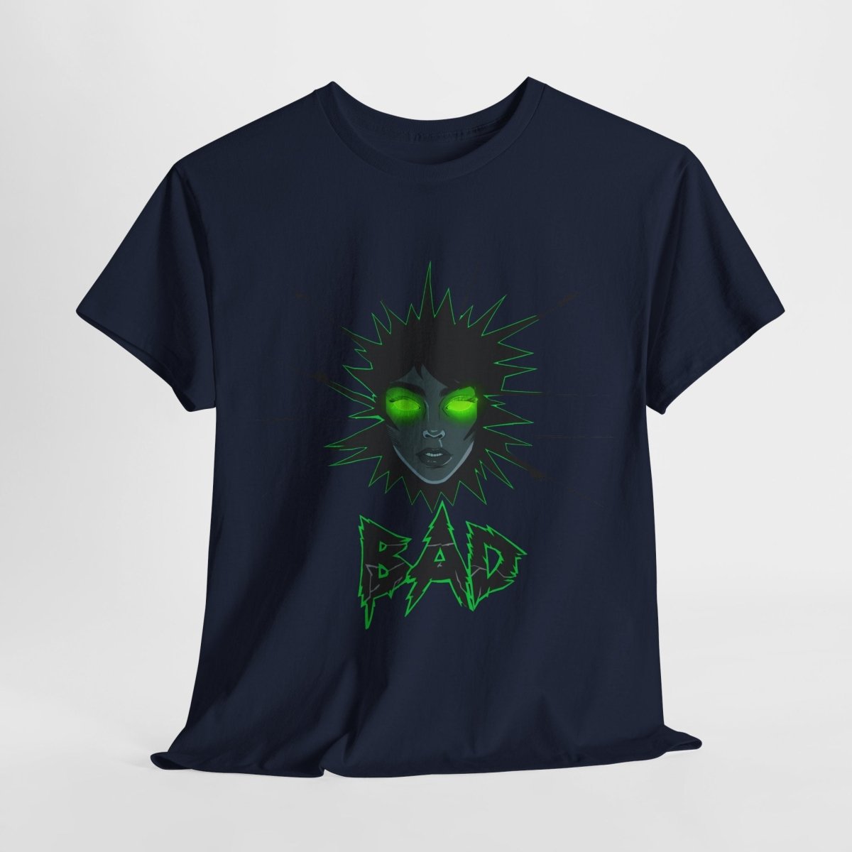 Bad T-Shirt – Mystische Frau mit leuchtend grünen Augen - TeeGerDesign - T-Shirt - Crew neck