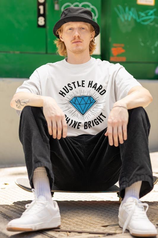 Hustle Hard, Shine Bright Motto T - Shirt mit Diamand - TeeGerDesign - T - Shirt - Crew neck