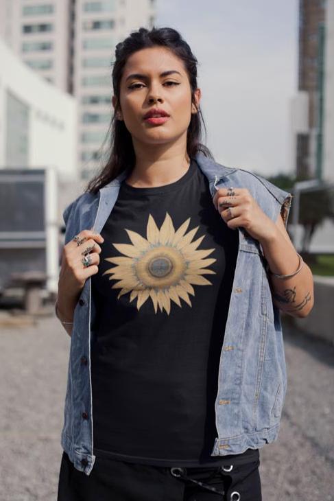 Sonnenblumen Grafik T - Shirt mit Blumendruck - Sommer Outfit Shirt für Frauen - TeeGerDesign - T - Shirt - Cotton