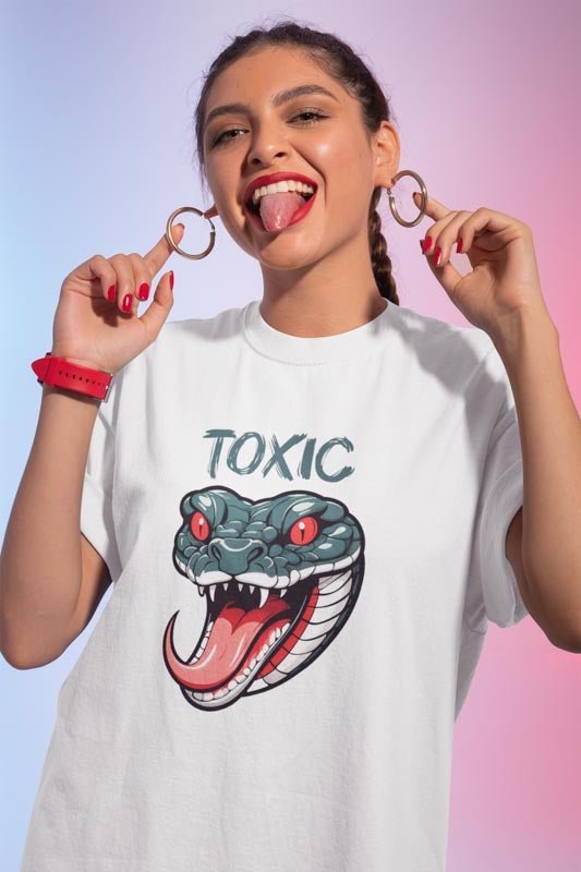 T - Shirt mit 'Toxic' Snake Logo - TeeGerDesign - T - Shirt - Crew neck