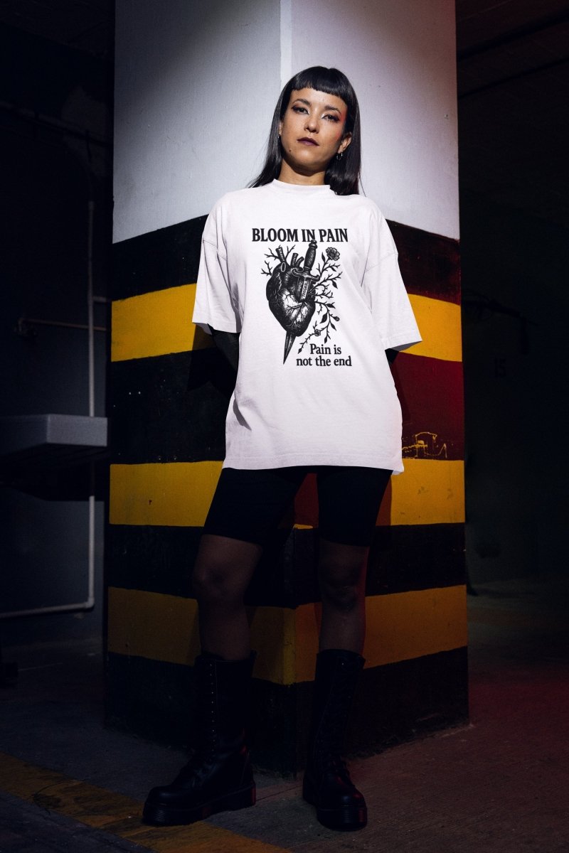 Vexy TeeGer Bloom in Pain - Oversized Heart & Dagger Frontprint Shirt - TeeGerDesign - T-Shirt - BY163