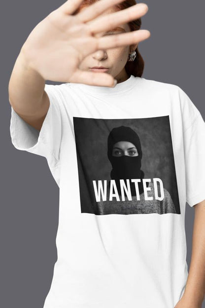 Wanted T - Shirt mit maskierter Frau - TeeGerDesign - T - Shirt - Crew neck